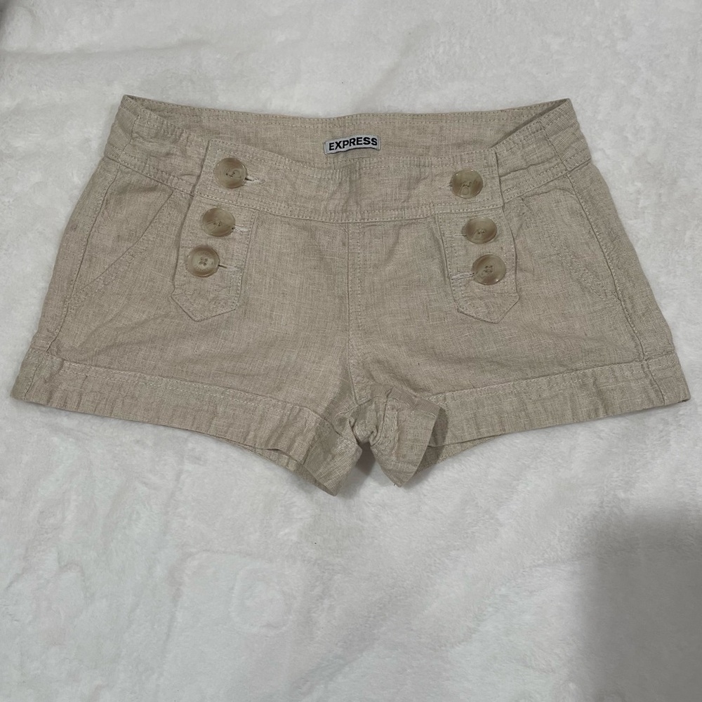 Express Women's Shorts Sailor Size 0. Ivory Shorts With cream Buttons Details.